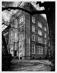 De situatie kort na oplevering.
<br/>
Bouwkundig Weekblad jrg. 42, 1921